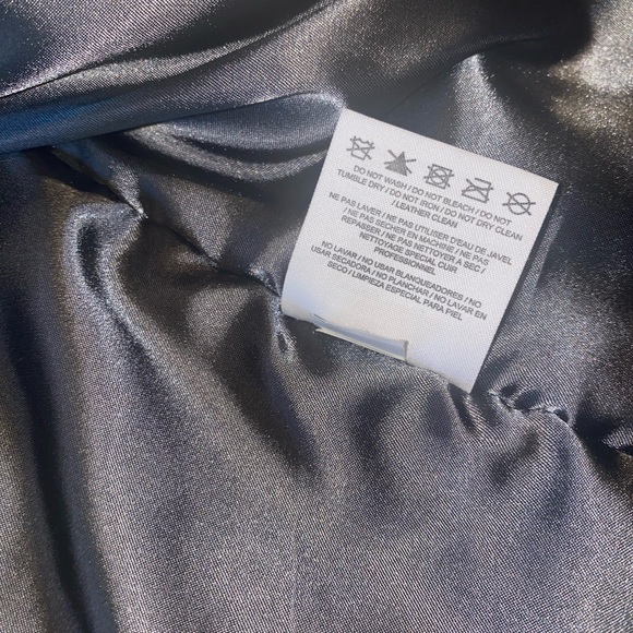 Black leather jacket by Jordan. - Picture 3 of 7